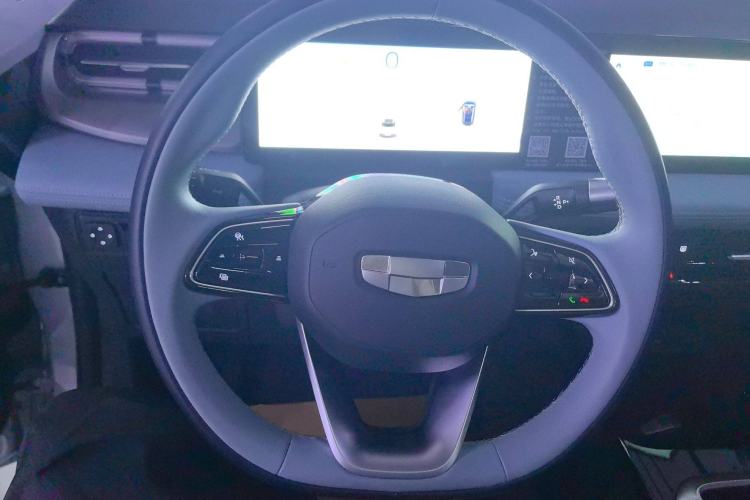 Used Geometry E Firefly 2024 401 km Fluorescent Steering Wheel