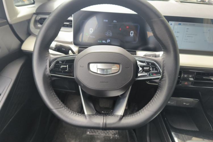 Used Geometry E Firefly 2024 301km Starlight Steering Wheel