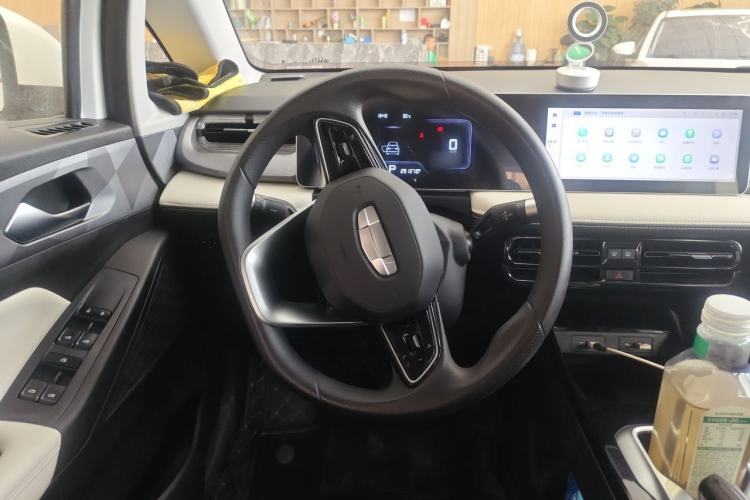 Used Geometry E Firefly 2024 401km Starlight Steering Wheel
