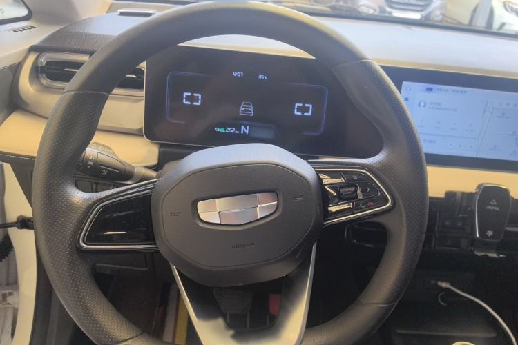 Used Geometry E Firefly 2024 301km Flowing Light Steering Wheel