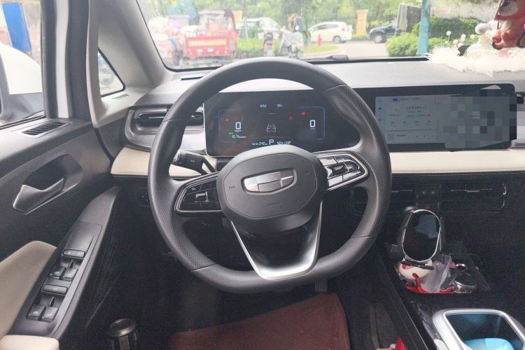 Used Geometry E Firefly 2024 301km Starlight Steering Wheel