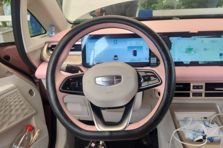 Used Geometry E Firefly 2024 401 km Fluorescent Steering Wheel