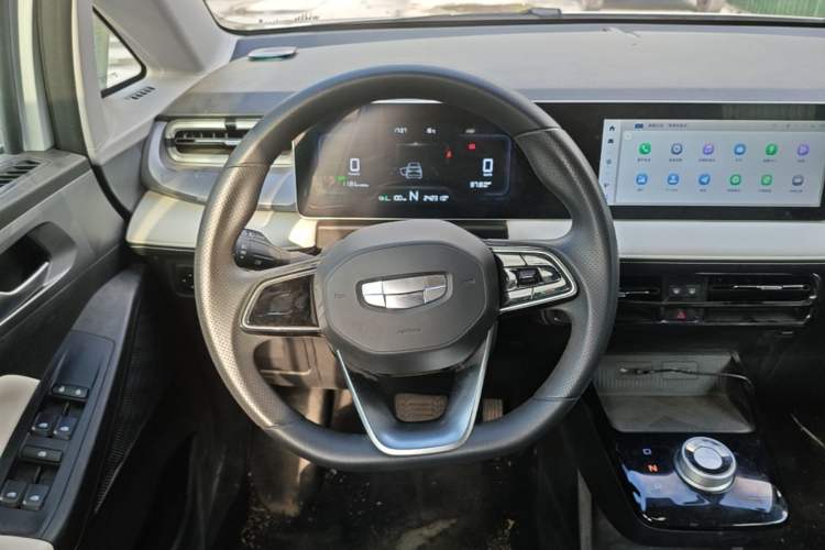 Used Geometry E Firefly 2024 301km Flowing Light Steering Wheel