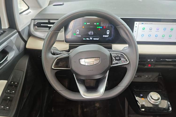 Used Geometry E Firefly 2024 301km Flowing Light Steering Wheel