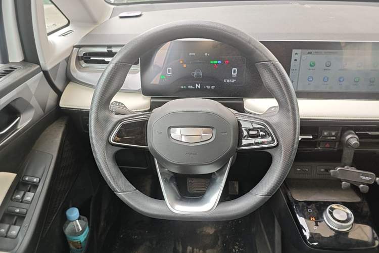 Used Geometry E Firefly 2024 301km Flowing Light Steering Wheel