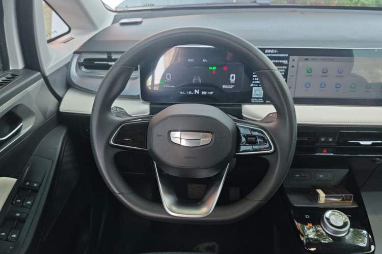 Used Geometry E Firefly 2024 301km Flowing Light Steering Wheel