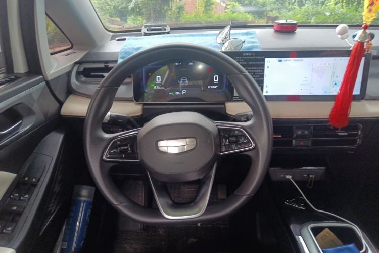 Used Geometry E Firefly 2024 401km Starlight Steering Wheel