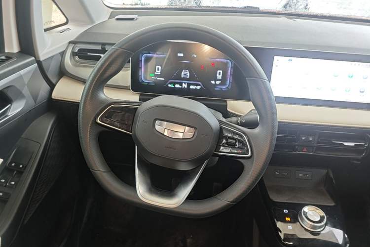 Used Geometry E Firefly 2024 301km Flowing Light Steering Wheel