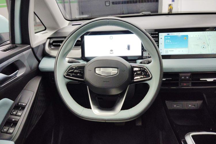 Used Geometry E Firefly 2024 401 km Fluorescent Steering Wheel
