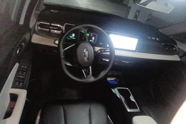 Used Geometry E Firefly 2024 301km Starlight Steering Wheel