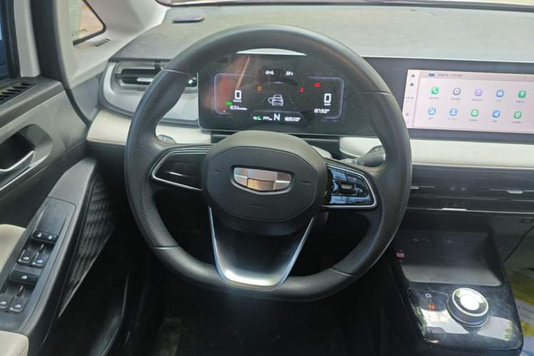 Used Geometry E Firefly 2024 301km Flowing Light Steering Wheel