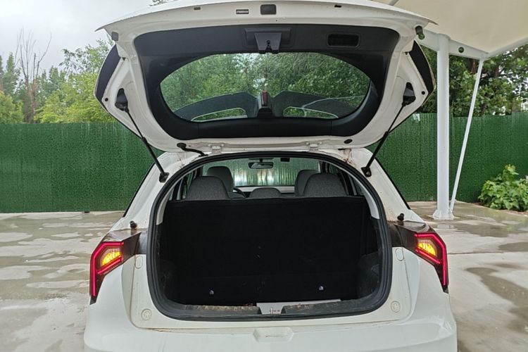 Used Geometry E Firefly 2024 301km Flowing Light Trunk