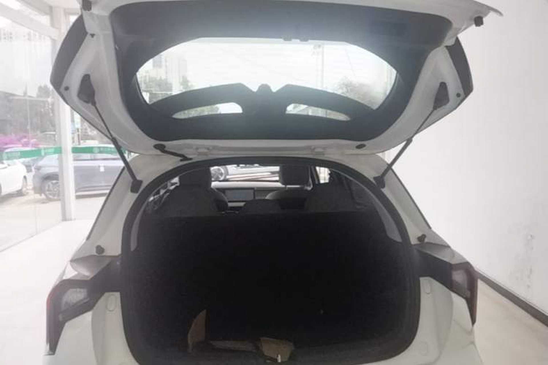 Used Geometry E Firefly 2024 301km Flowing Light Trunk