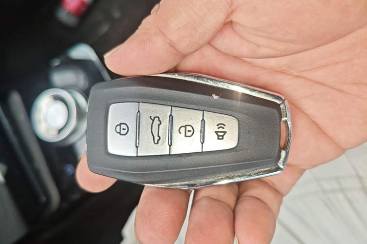 Used Geometry E Firefly 2024 301km Flowing Light Vehicle Key