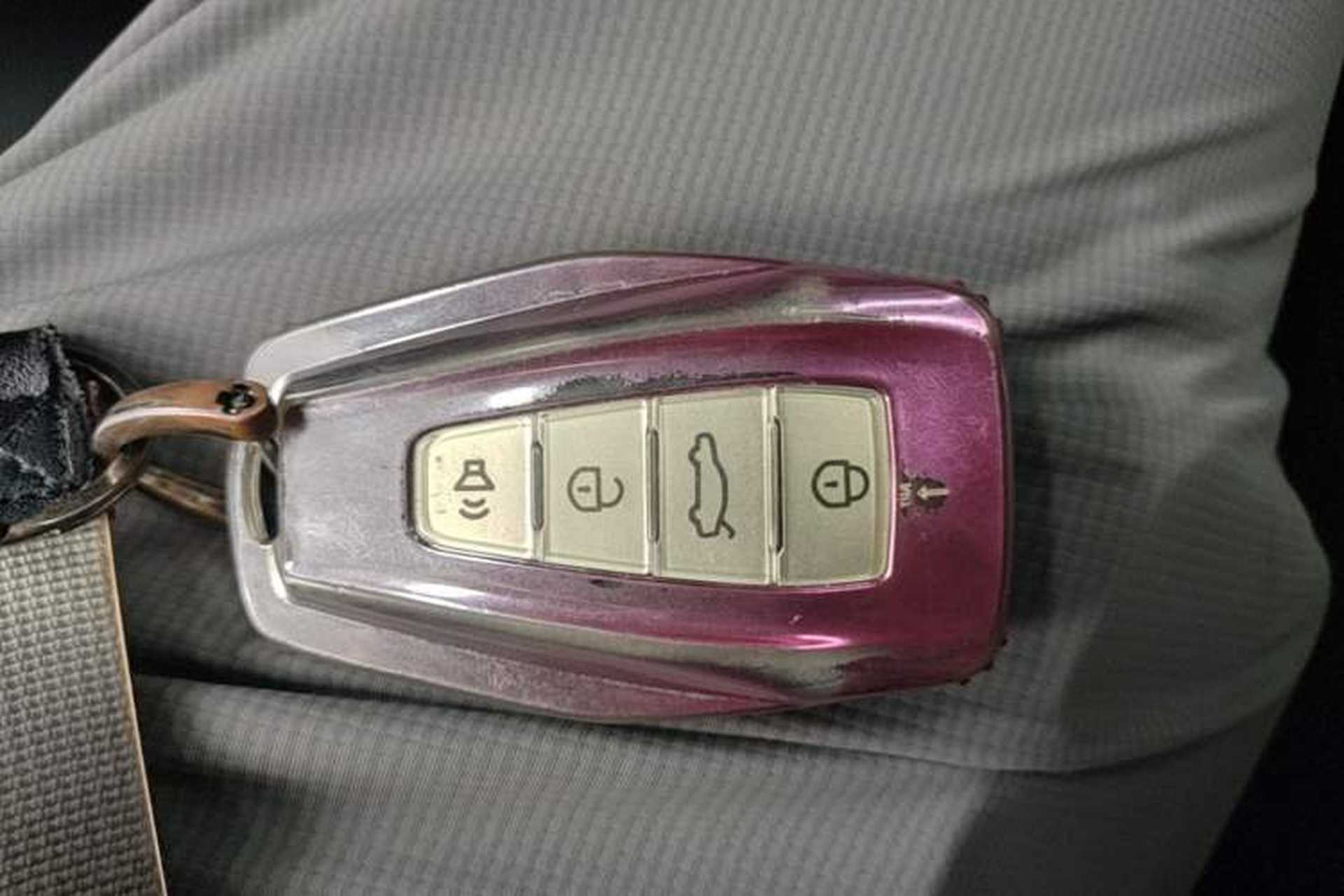 Used Geometry E Firefly 2024 401 km Fluorescent Vehicle Key