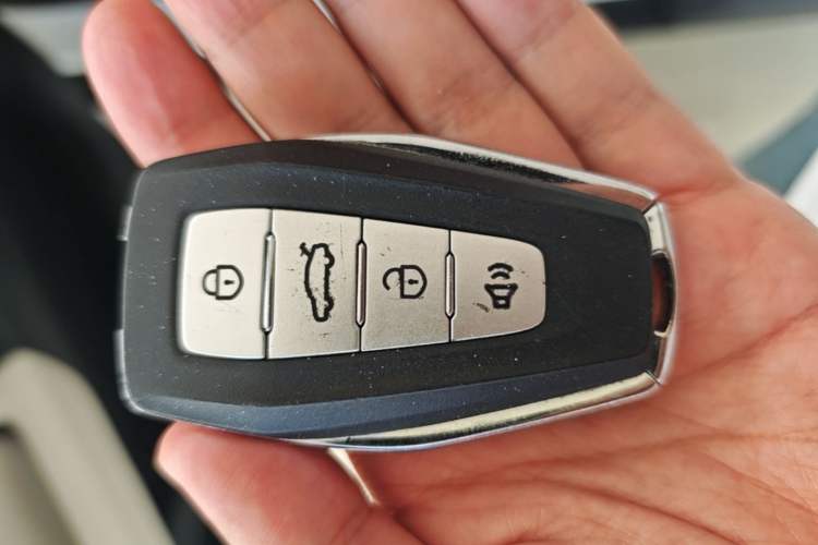 Used Geometry E Firefly 2024 301km Starlight Vehicle Key