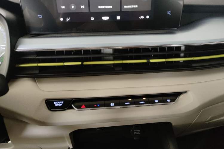 Used Geometry EX3 Kung Fu Cow 2021 Tough Bull Cow Audio And AC Panel