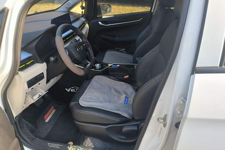 Used Geometry EX3 Kung Fu Cow 2021 Tough Bull Cow Left Front Seat