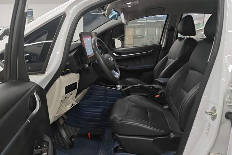 Used Geometry EX3 Kung Fu Cow 2021 Tough Bull Cow Left Front Seat