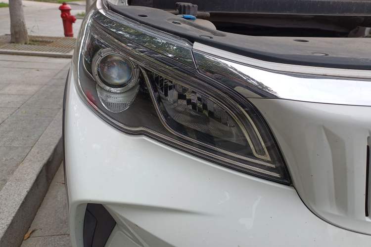 Used Geometry EX3 Kung Fu Cow 2021 Tough Bull Cow Right Front Headlight