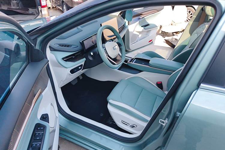 Used Geometry G6 2022 620 New Fun Edition Driver Seat