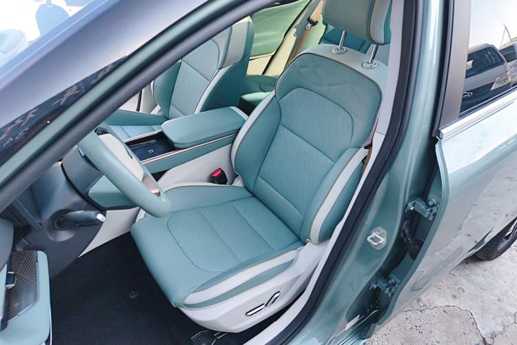Used Geometry G6 2022 620 New Fun Edition Left Front Seat