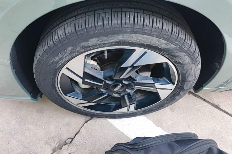 Used Geometry G6 2022 620 New Fun Edition Left Front Wheel Hub