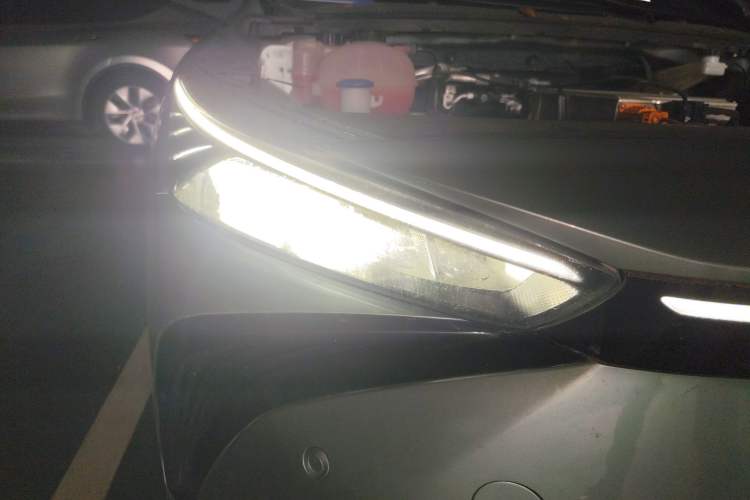 Used Geometry G6 2022 620 New Fun Edition Right Front Headlight