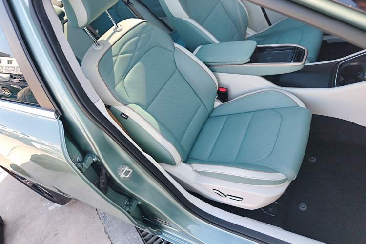 Used Geometry G6 2022 620 New Fun Edition Right Front Seat