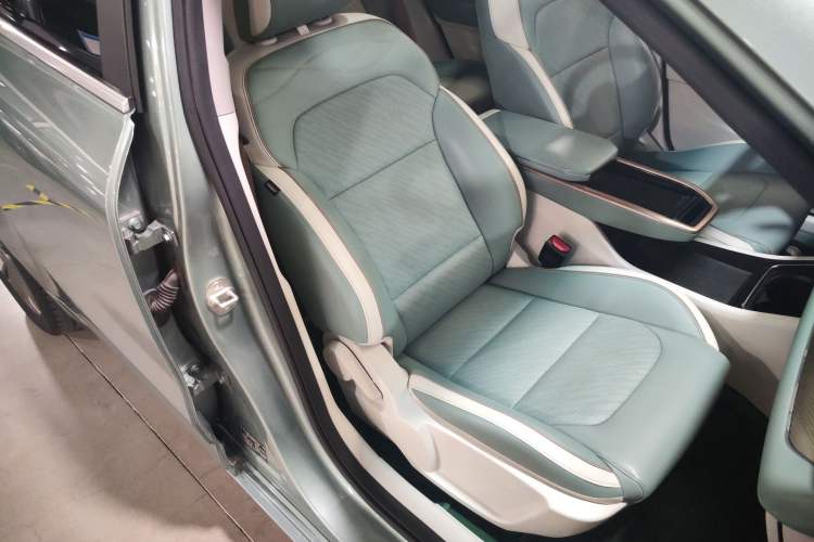 Used Geometry G6 2022 480 New Enjoyment Version Right Front Seat