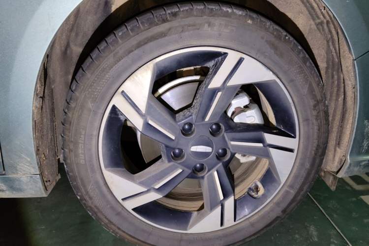 Used Geometry G6 2022 620 New Fun Edition Right Front Wheel Hub