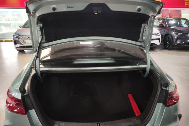 Used Geometry G6 2022 480 New Enjoyment Version Trunk