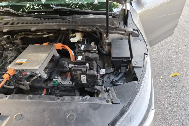 Used Geometry G6 2022 620 New Le Xinying Engine Bay Left