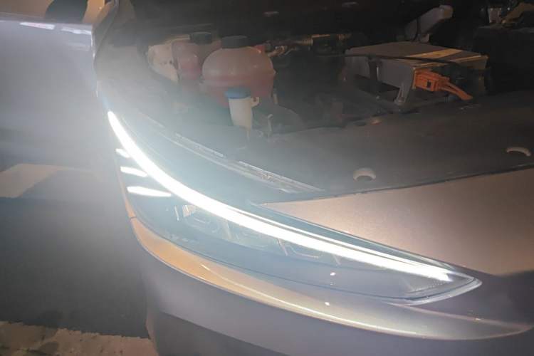 Used Geometry G6 2022 480 New Enjoyment Version Right Front Headlight