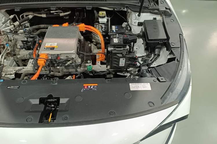 Used Geometry G6 2022 620 New Le Xinying Engine Bay Left