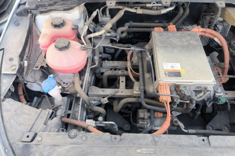 Used Geometry G6 2022 620 New Le Xinying Engine Bay Right