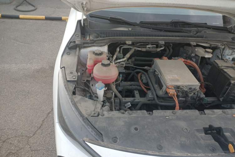 Used Geometry G6 2022 620 New Le Xinying Engine Bay Right