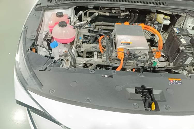 Used Geometry G6 2022 620 New Le Xinying Engine Bay Right