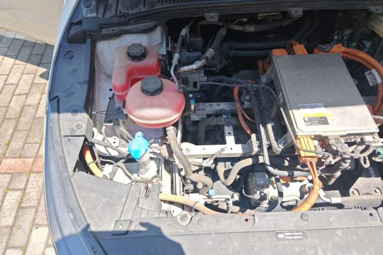 Used Geometry G6 2022 620 New Le Xinying Engine Bay Right