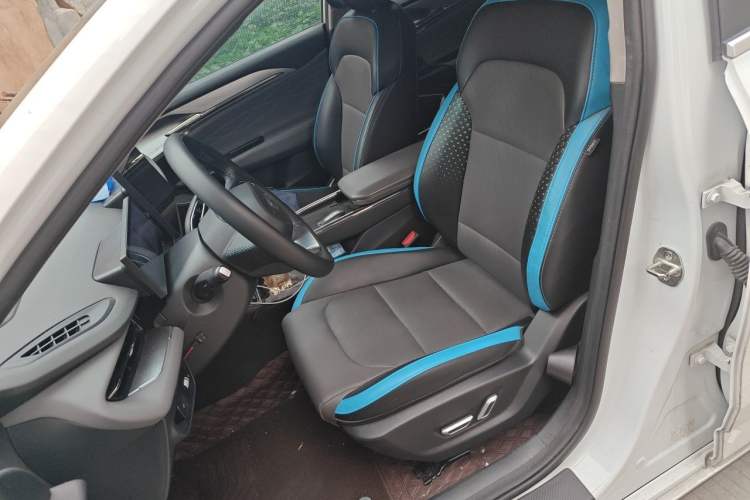 Used Geometry G6 2022 620 New Fun Edition Left Front Seat