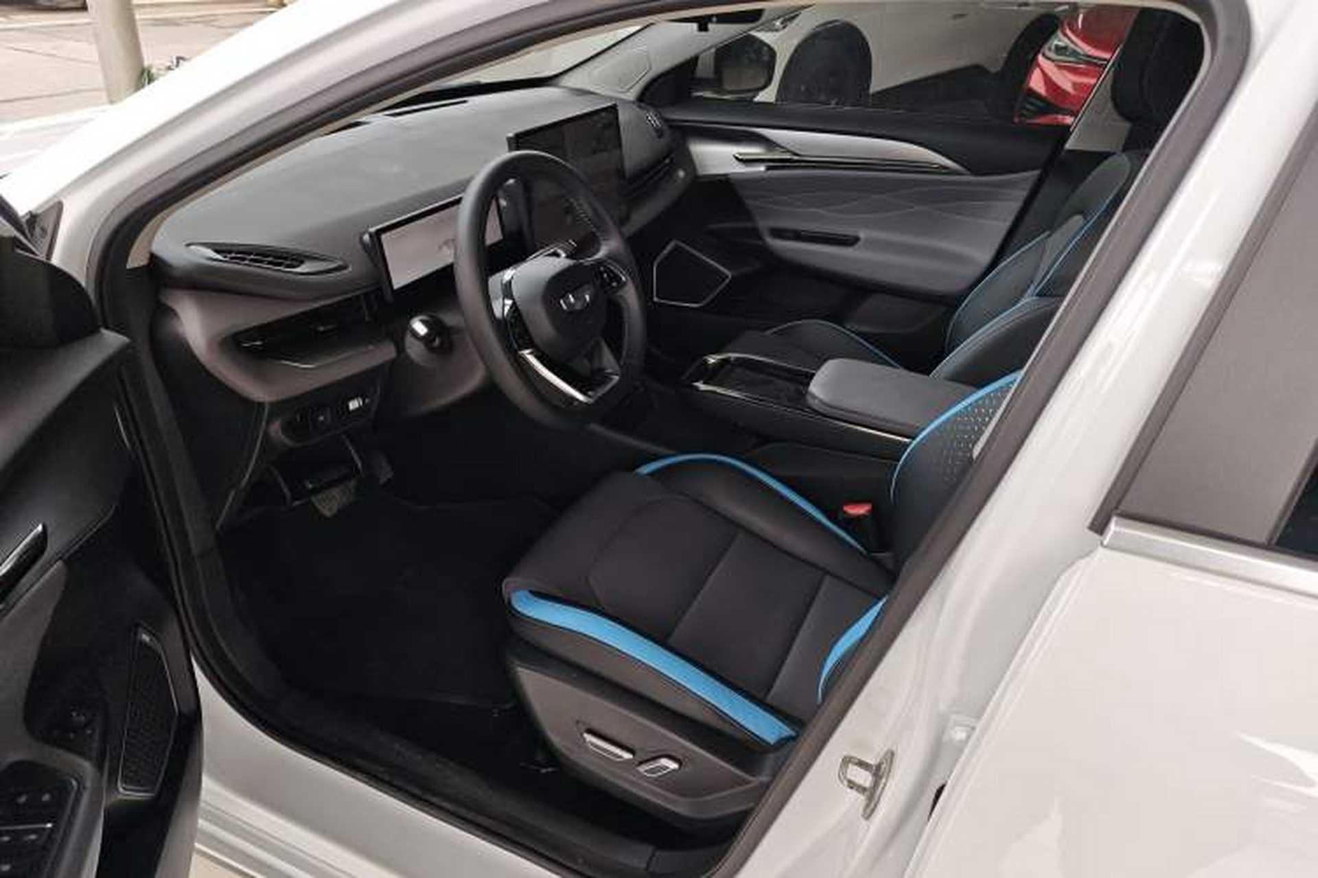 Used Geometry G6 2022 480 New Enjoyment Version Left Front Seat