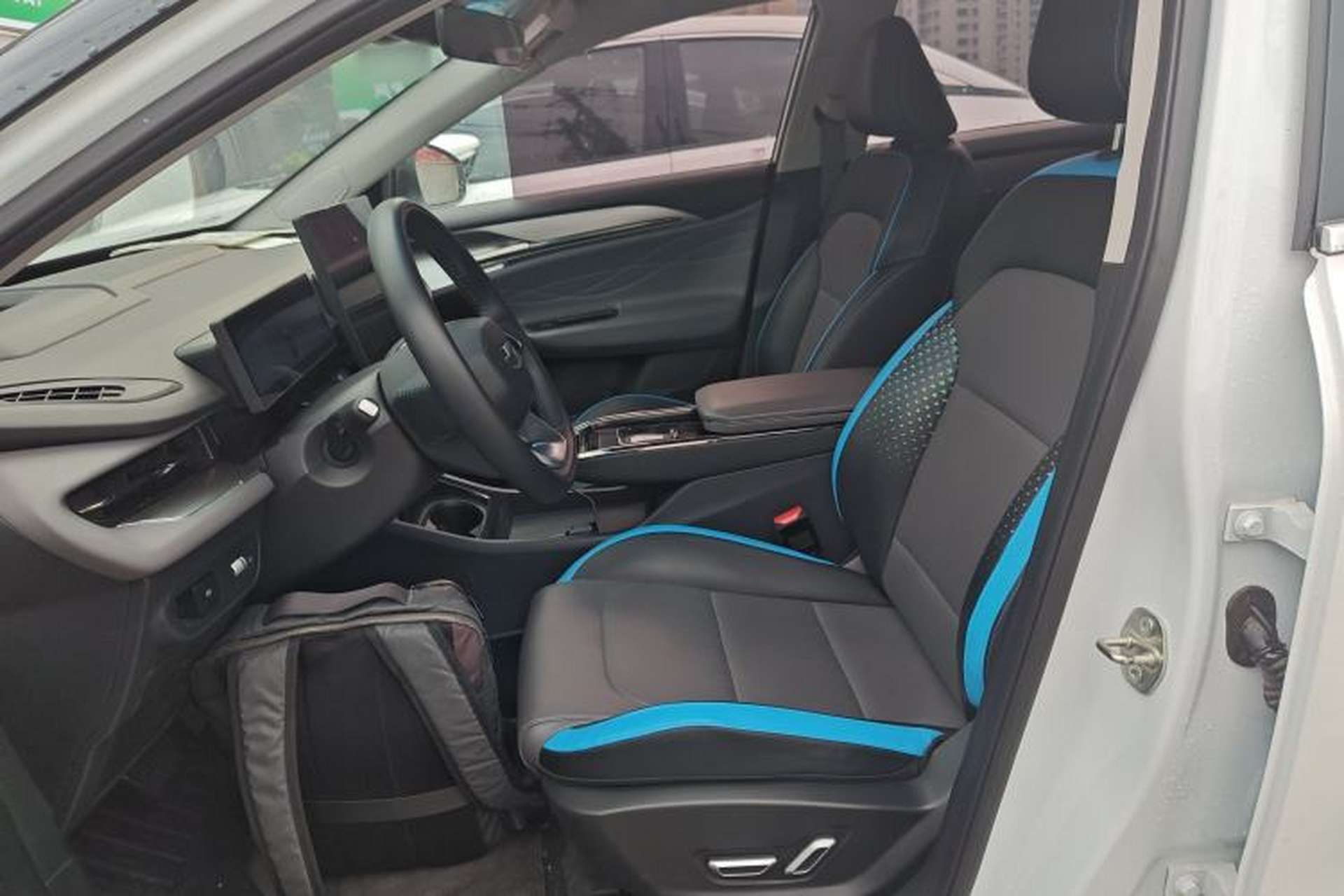 Used Geometry G6 2022 620 New Fun Edition Left Front Seat
