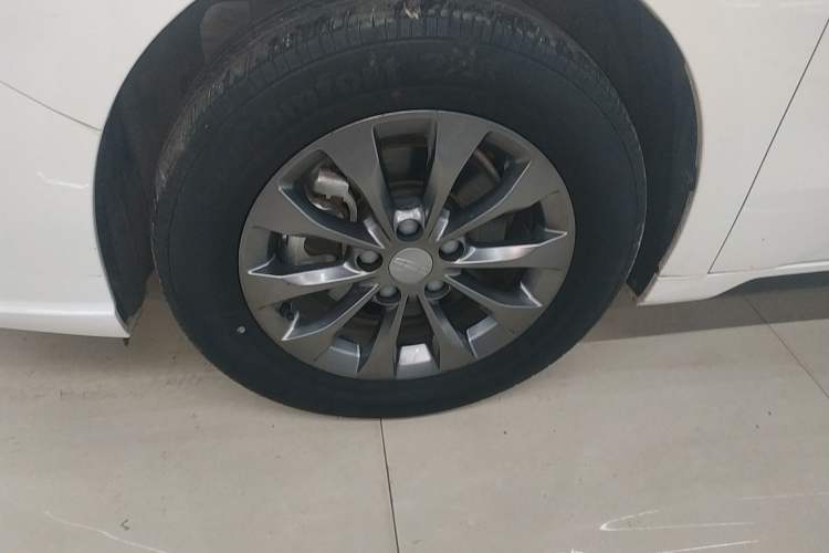 Used Geometry G6 2022 480 New Smart Type Left Front Wheel Hub