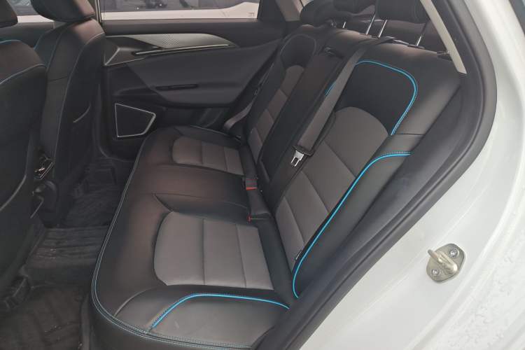 Used Geometry G6 2022 620 New Fun Edition Left Rear Seat