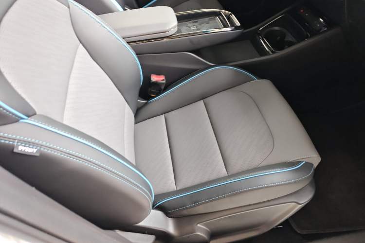 Used Geometry G6 2022 480 New Enjoyment Version Right Front Seat