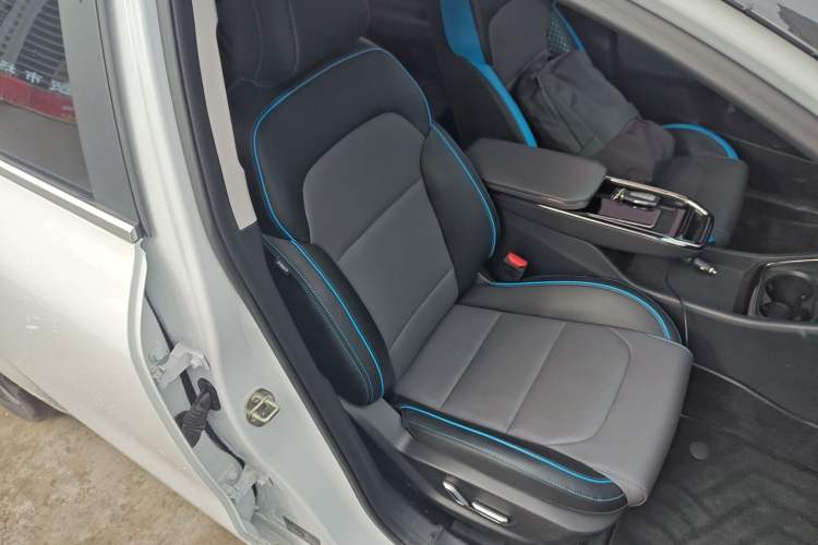 Used Geometry G6 2022 620 New Fun Edition Right Front Seat