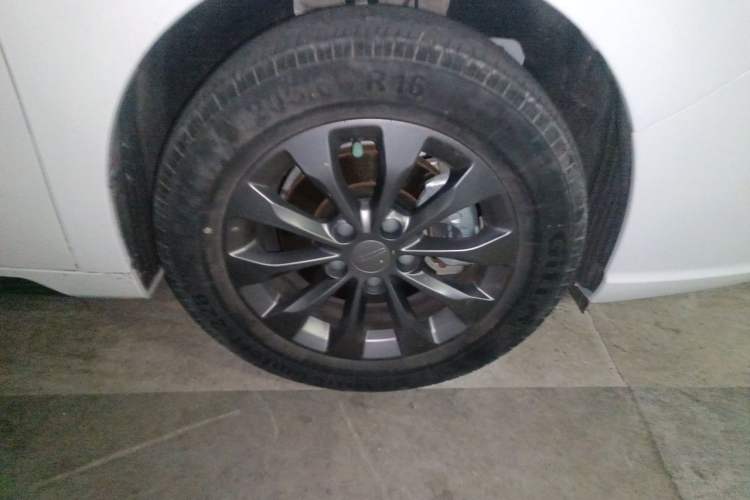 Used Geometry G6 2022 480 New Smart Type Right Front Wheel Hub
