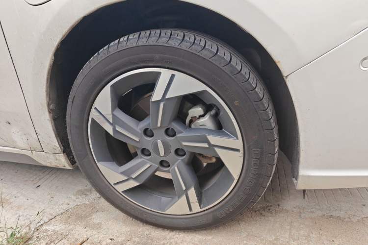 Used Geometry G6 2022 620 New Fun Edition Right Front Wheel Hub
