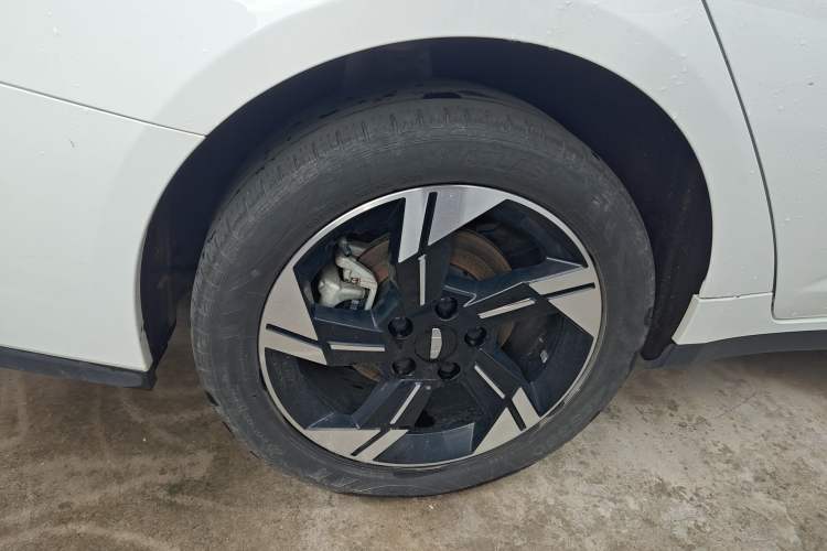 Used Geometry G6 2022 620 New Fun Edition Right Rear Wheel Hub