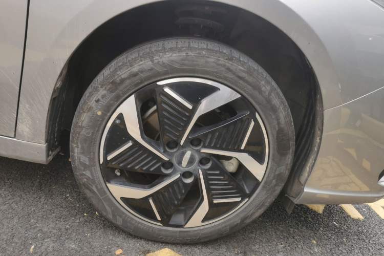 Used Geometry G6 2024 500KM Prestige Version Right Front Wheel Hub